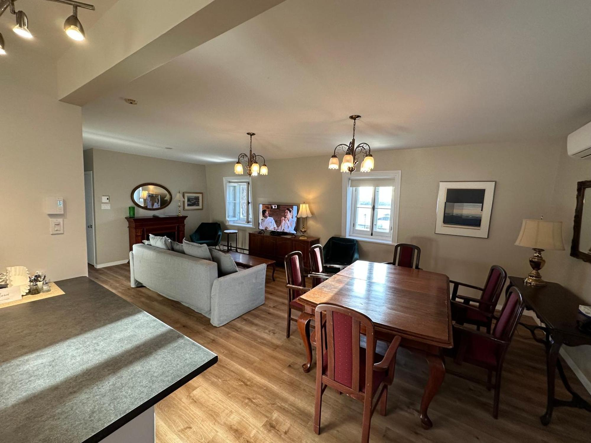 Goeliche Hotel Et Appartement Saint-Laurent-de-l'ile d'Orleans Eksteriør billede