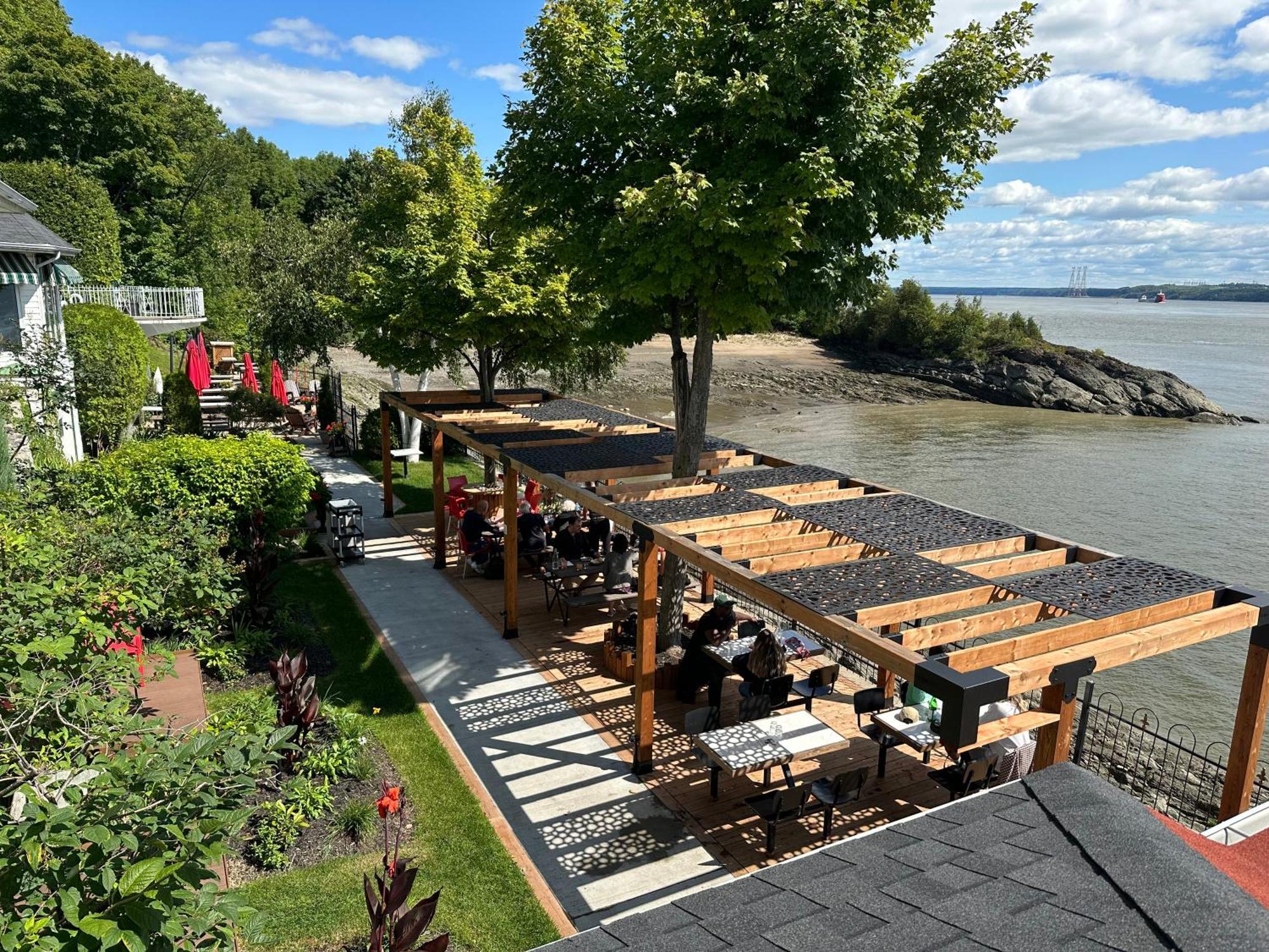 Goeliche Hotel Et Appartement Saint-Laurent-de-l'ile d'Orleans Eksteriør billede