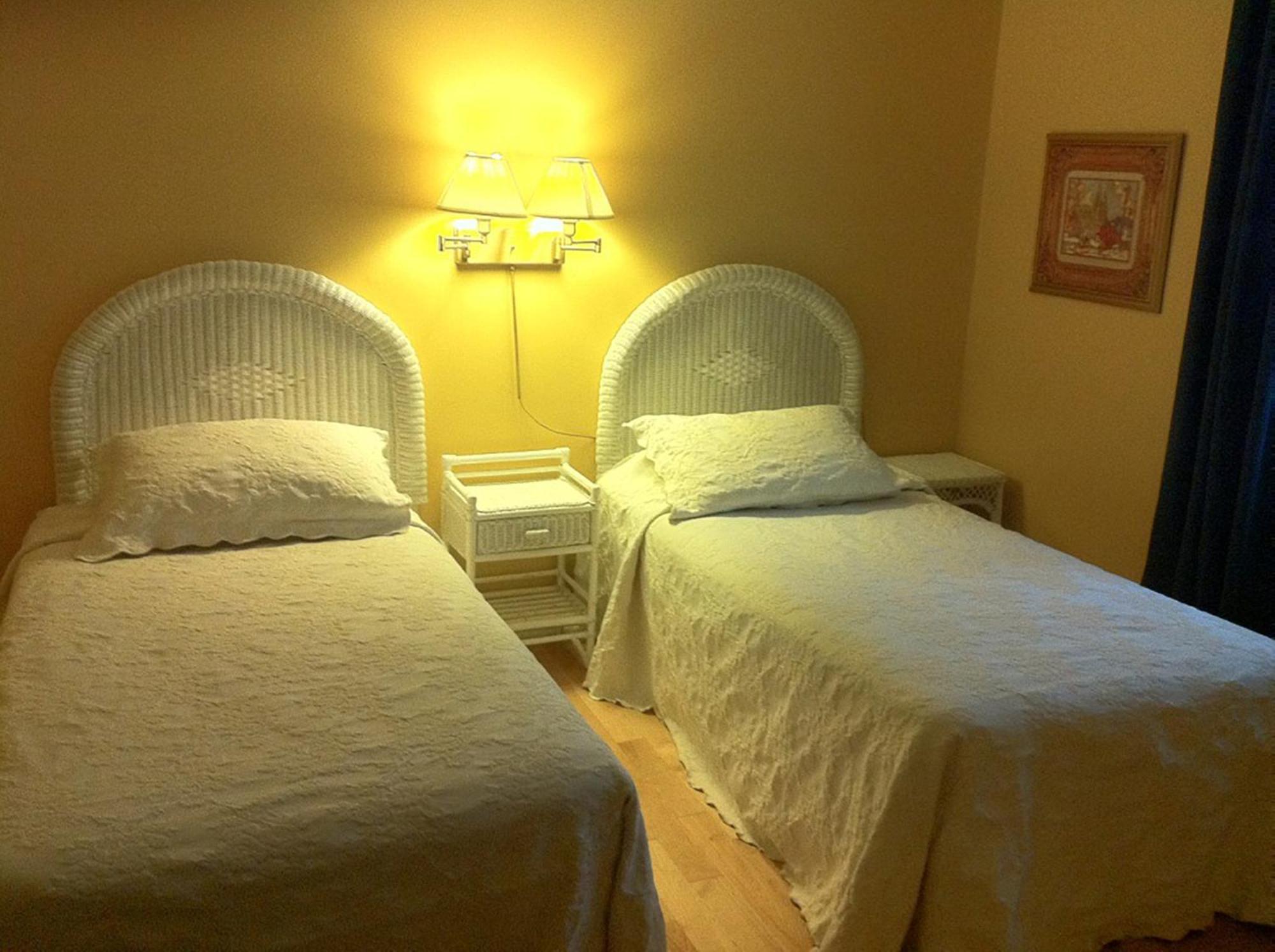 Goeliche Hotel Et Appartement Saint-Laurent-de-l'ile d'Orleans Værelse billede