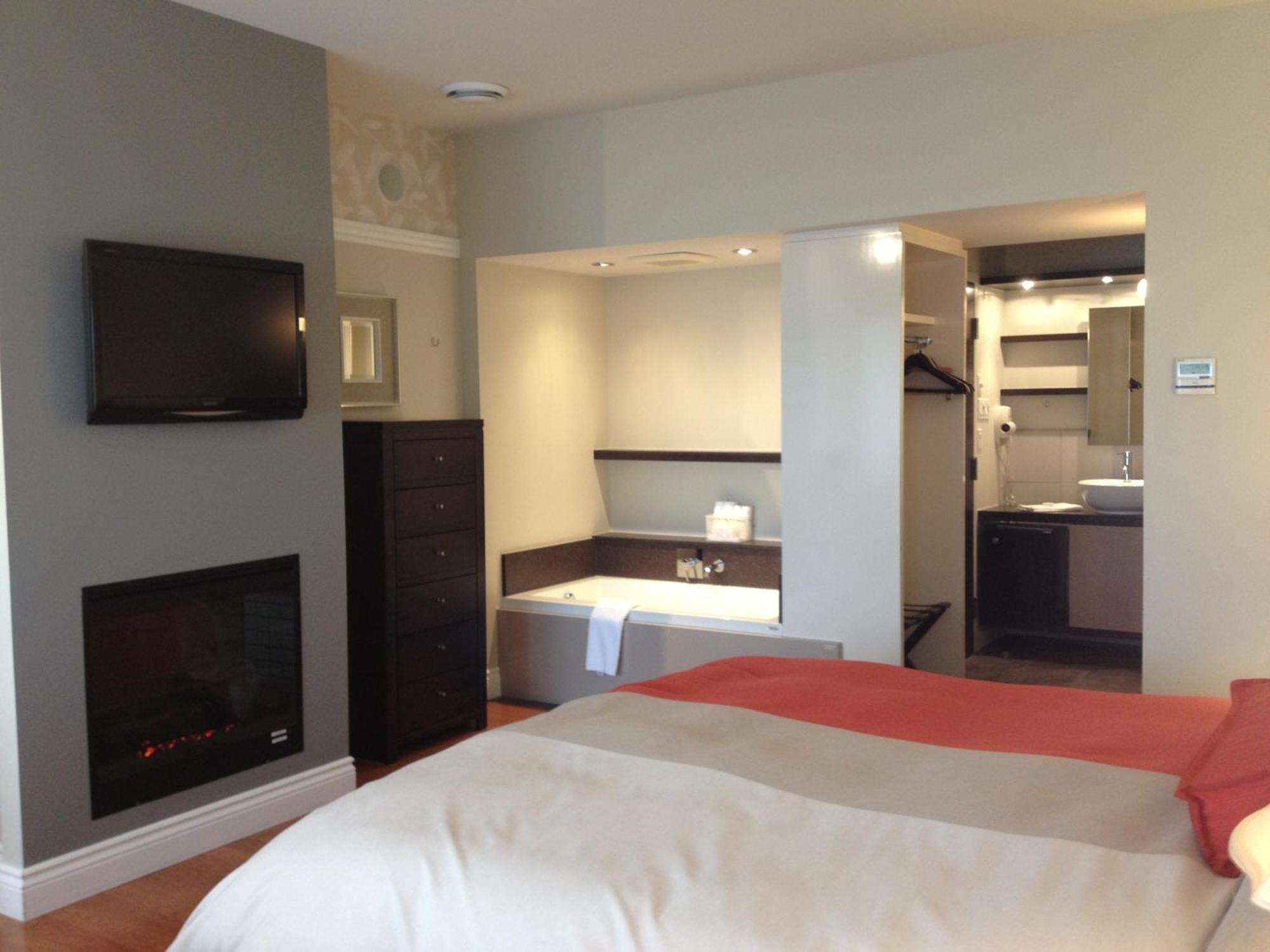 Goeliche Hotel Et Appartement Saint-Laurent-de-l'ile d'Orleans Værelse billede