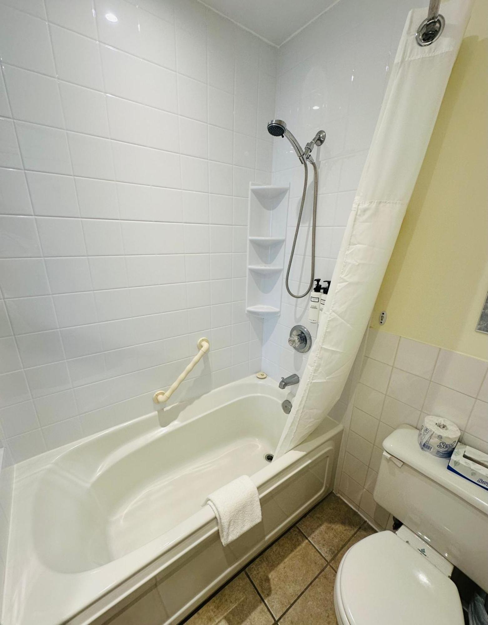 Goeliche Hotel Et Appartement Saint-Laurent-de-l'ile d'Orleans Eksteriør billede