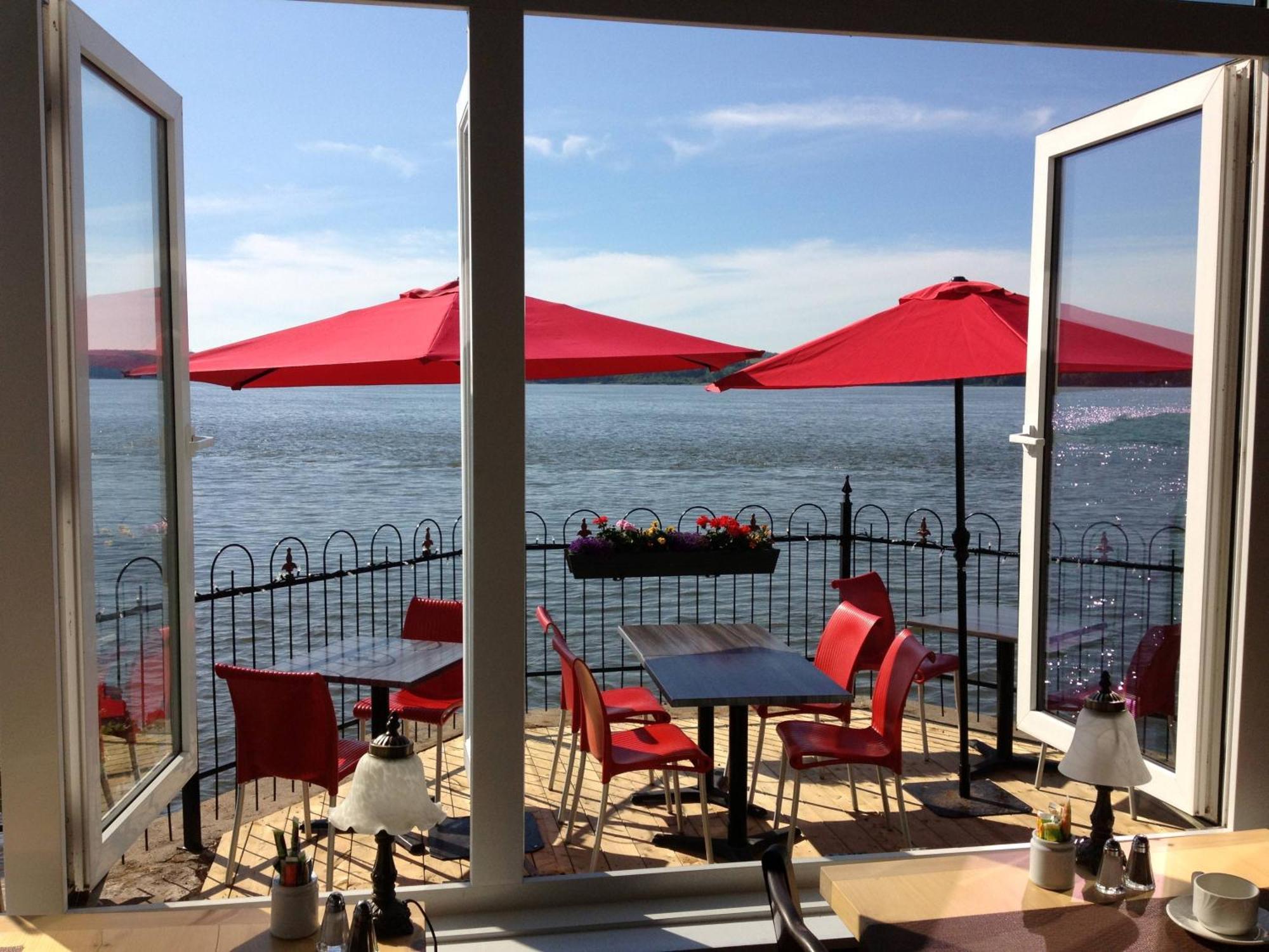Goeliche Hotel Et Appartement Saint-Laurent-de-l'ile d'Orleans Eksteriør billede