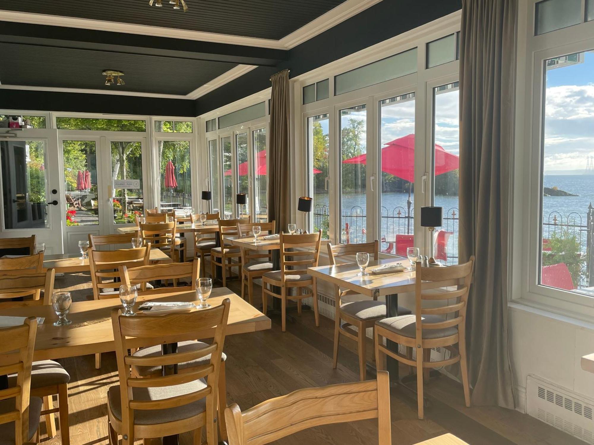 Goeliche Hotel Et Appartement Saint-Laurent-de-l'ile d'Orleans Eksteriør billede