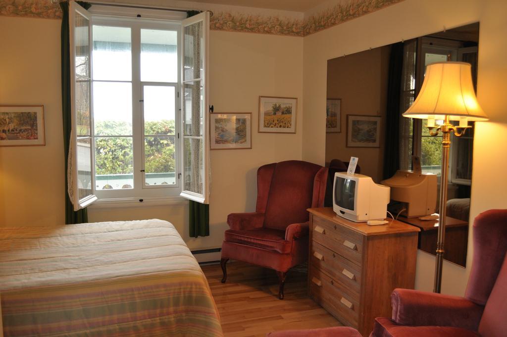 Goeliche Hotel Et Appartement Saint-Laurent-de-l'ile d'Orleans Værelse billede